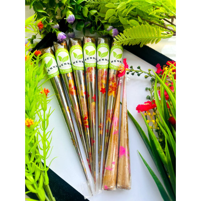 ৬ টা কিনলে ২ টা ফ্রী ( ৬ টা হাতের বড় সাইজের মেহেদী এর সাথে ২ টা নখের মেহেদী ফ্রী )